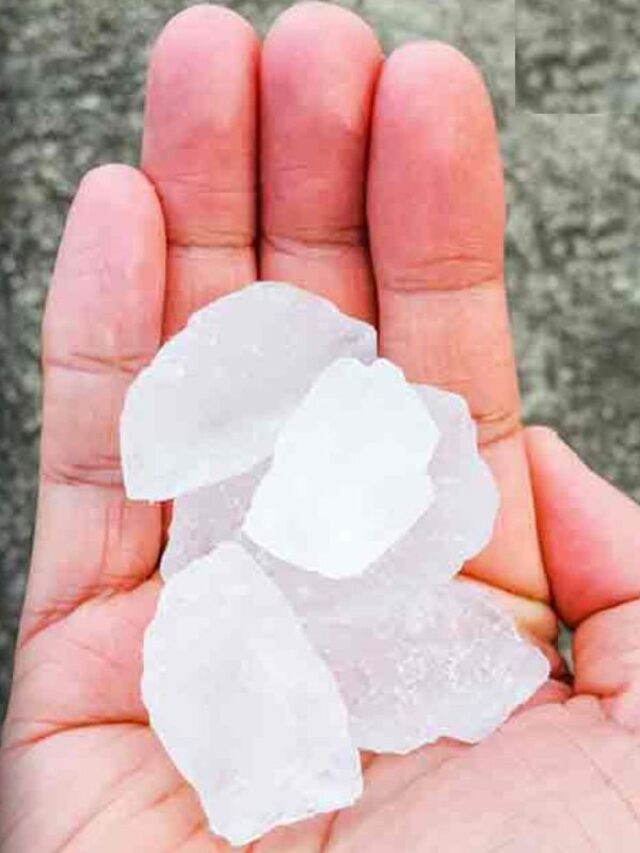 Fitkari Ke Totke: एक मुट्ठी फिटकरी भर सकती है आपकी तिजोरी, करें ये आसान से उपाय