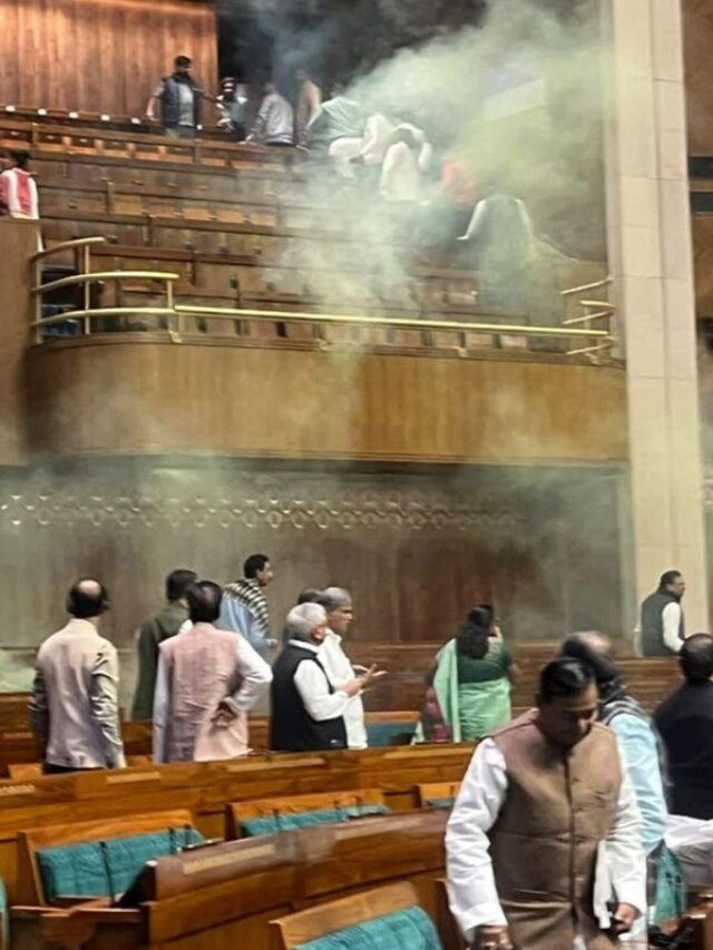 संसद में घुसपैठियों के थे ये खतरनाक प्लान, दो हिस्सों में चूके