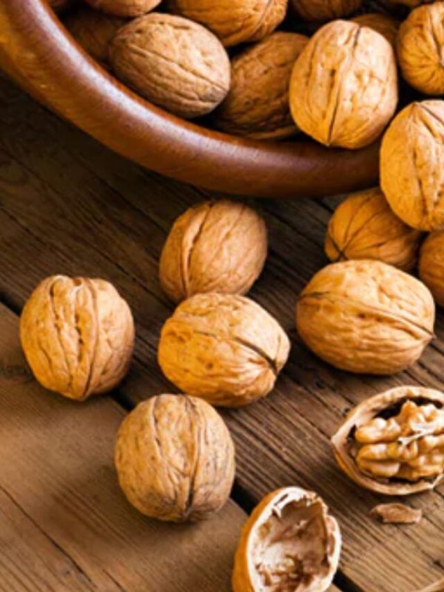 Side Effects Of Walnut: क्या आप भी खाते हैं ज्यादा अखरोट? जानें इसके नुकसान