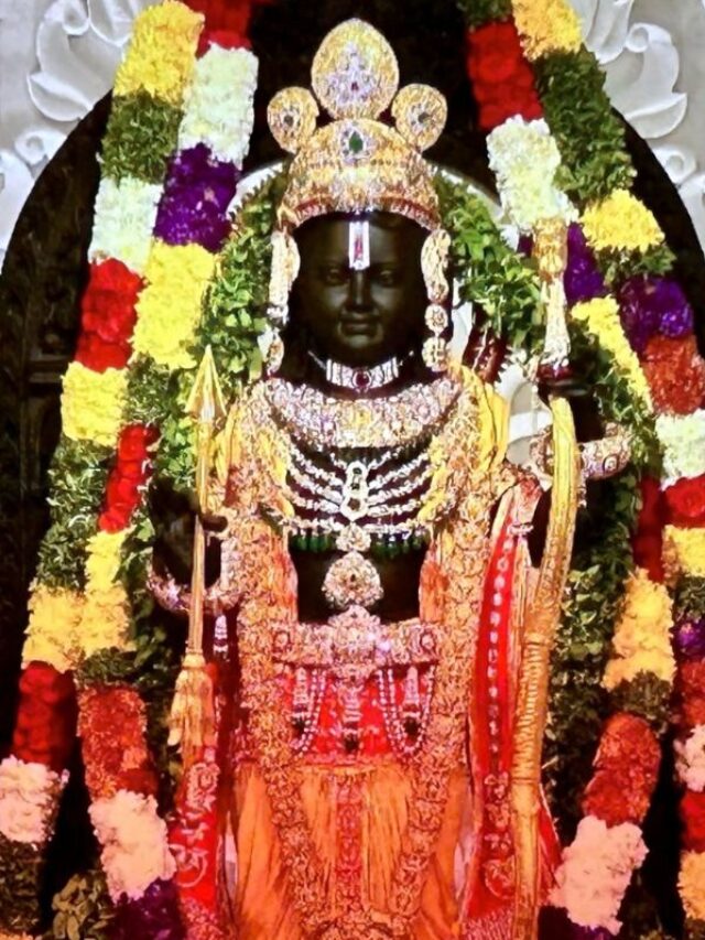 पूरी हुई राम मंदिर की प्राण प्रतिष्ठा, देखें रामलला की मंत्रमुग्ध करने वाली तस्वीरें
