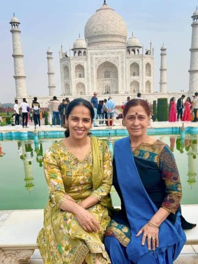 मां के साथ साइना नेहवाल ने किया ताजमहल का दीदार, देखें तस्वीरें