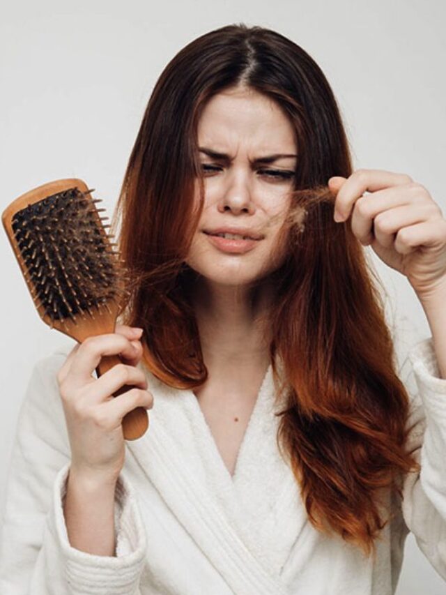 पतले बालों को इन 5 तरीकों से बनाएं घना और लंबा, जानिए