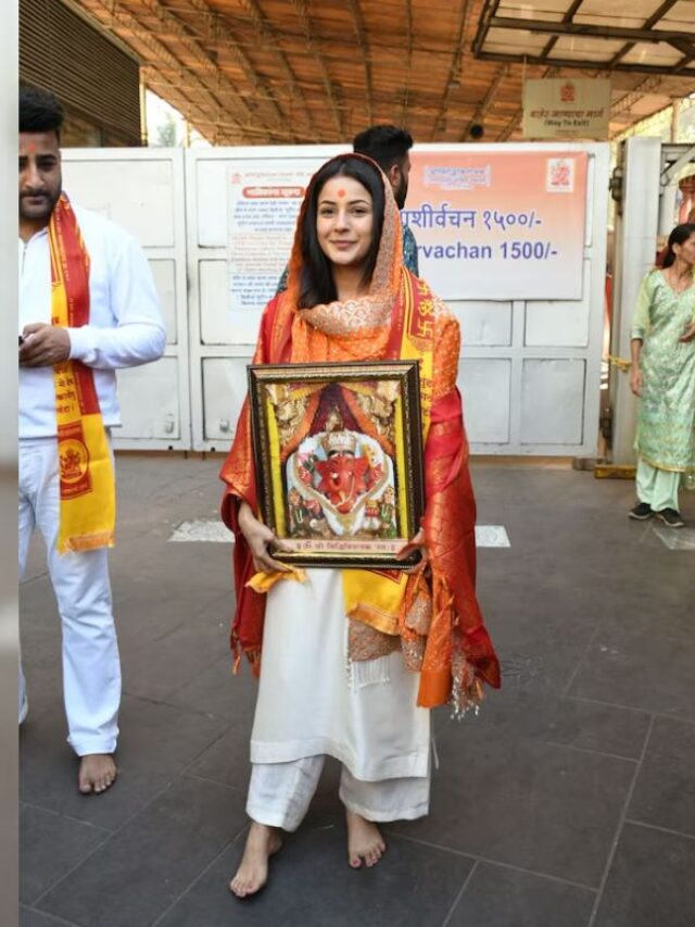 बप्पा के दर्शन के लिए सिद्धिविनायक मंदिर पहुंचीं शहनाज गिल, देखें