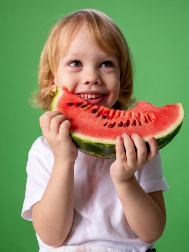 गर्मियों में बच्चों को खिलाएं ये फल, मिलेगी भरपूर एनर्जी