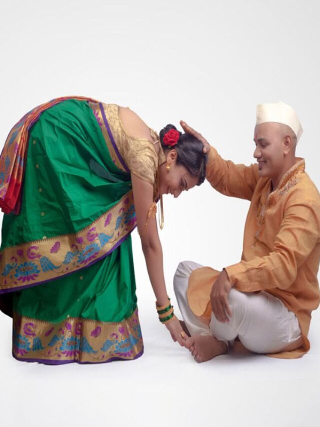 भूलकर भी न छूएं इन लोगों का पैर, वरना…