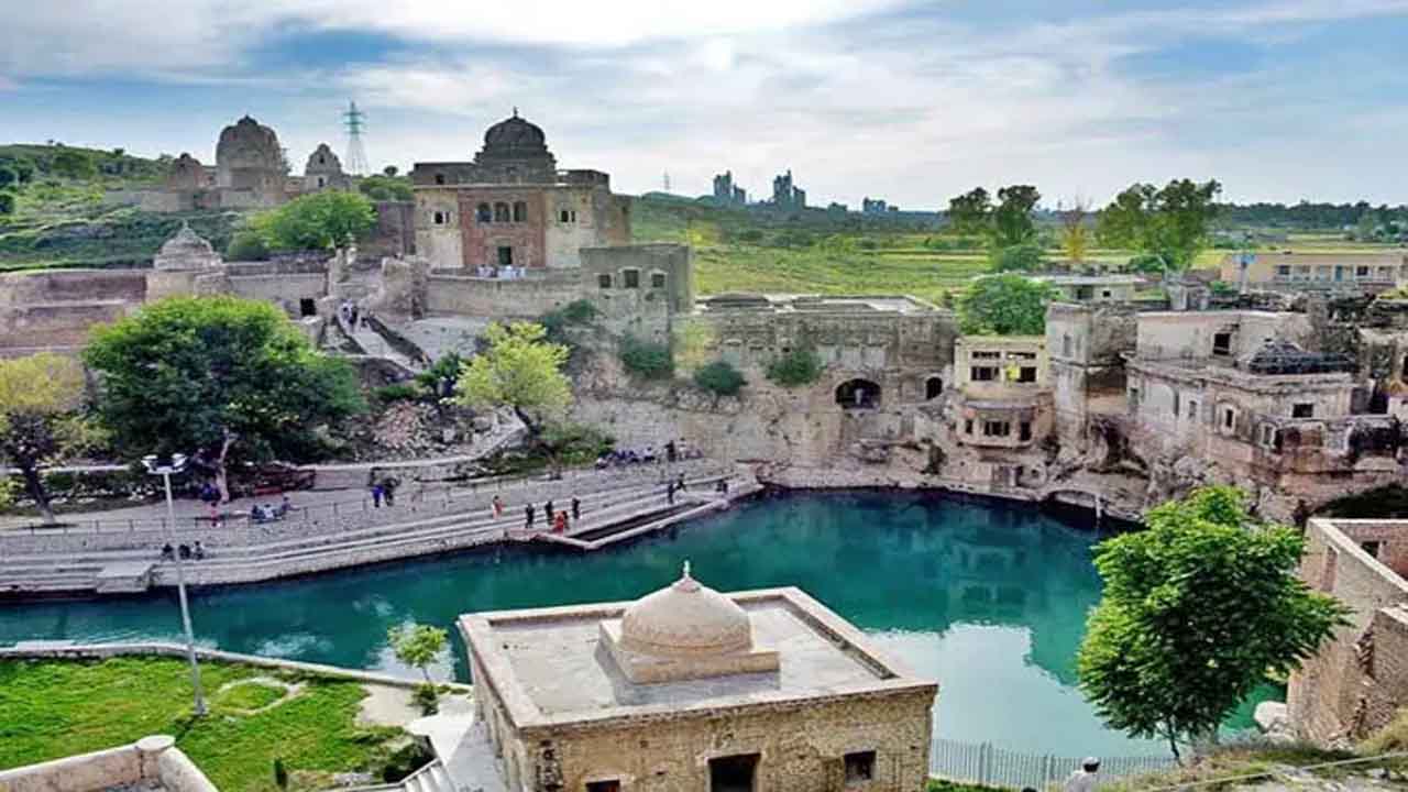 Pakistan: पाकिस्तान में है भगवान शिव के आंसूओं से बना कुंड