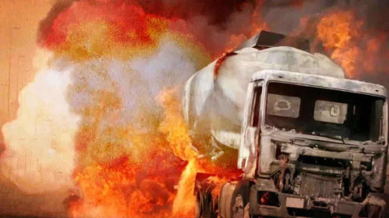 Nigeria gasoline tanker blast: गैसोलीन टैंकर में विनाशकारी विस्फोट