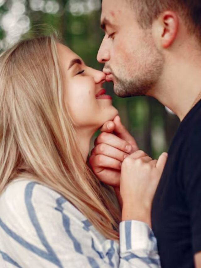 कैसे और कब हुई थी लिप-लॉक की शुरुआत, यहां जानिए KISS का किस्सा