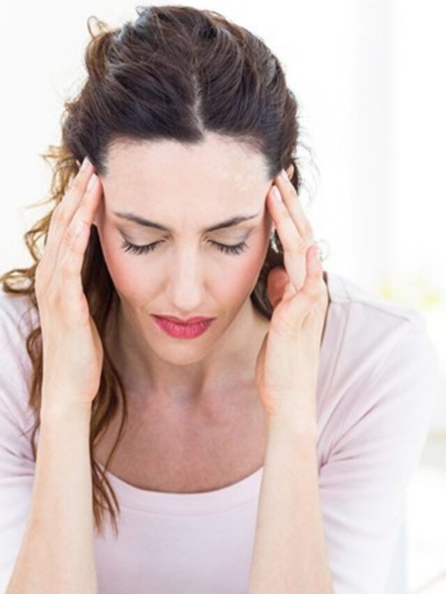 सुबह उठते ही सिर में होता है तेज दर्द, एक्सपर्ट से जानें इसका कारण
