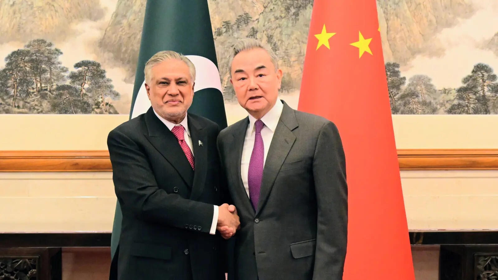 Pakistan Issaq Pakistan ishaq dar: चीन की शरण में पहुंचे इशाक डार